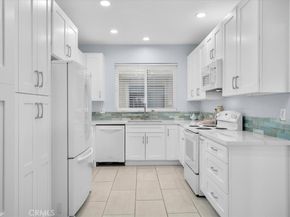 5216 Yarmouth Avenue 106, Encino CA 91316