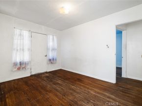 5951 S Van Ness, Los Angeles CA 90047