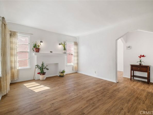 5951 S Van Ness, Los Angeles CA 90047