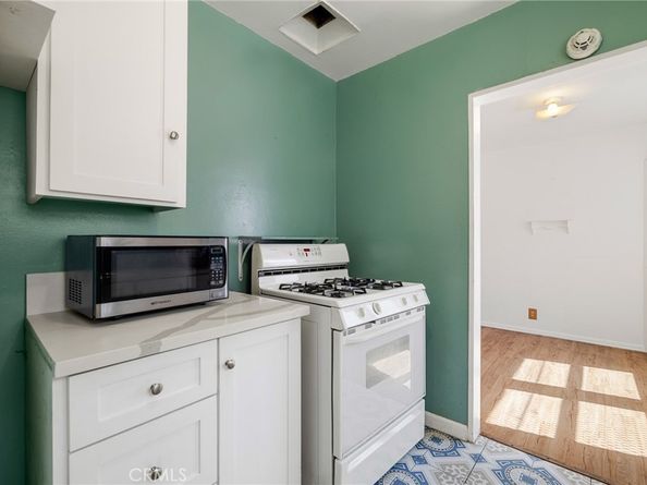 5951 S Van Ness, Los Angeles CA 90047
