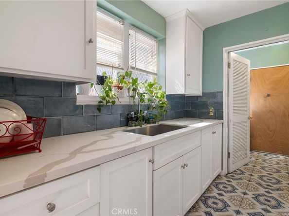 5951 S Van Ness, Los Angeles CA 90047