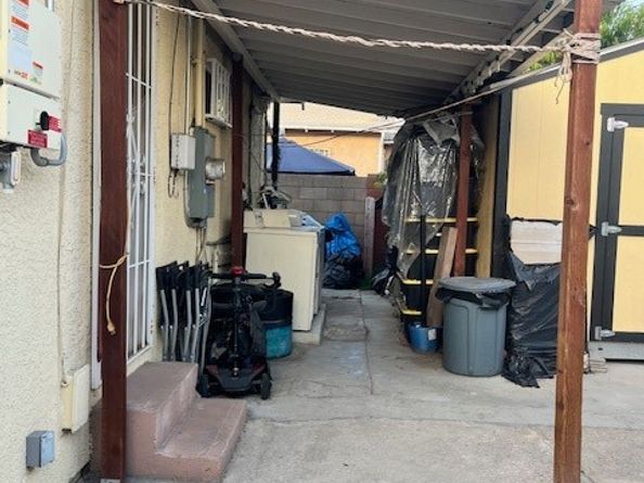 1418 W 70th Street, Los Angeles CA 90047