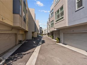 2753 Waverly Drive 705, Los Angeles CA 90039