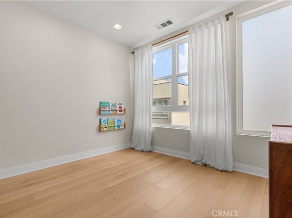2753 Waverly Drive 705, Los Angeles CA 90039