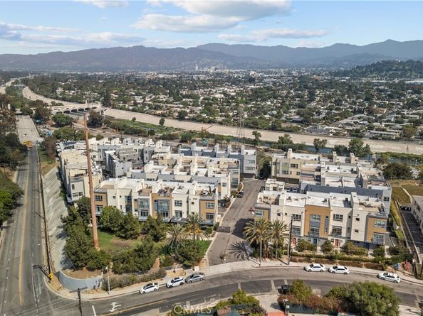 2753 Waverly Drive 705, Los Angeles CA 90039