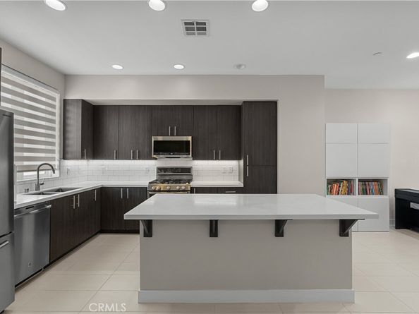 2753 Waverly Drive 705, Los Angeles CA 90039