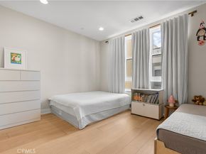 2753 Waverly Drive 705, Los Angeles CA 90039