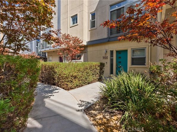 2753 Waverly Drive 705, Los Angeles CA 90039