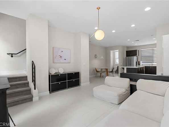 2753 Waverly Drive 705, Los Angeles CA 90039