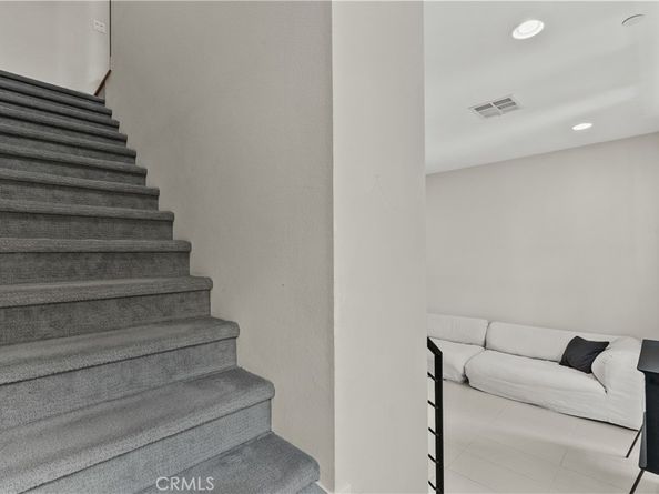 2753 Waverly Drive 705, Los Angeles CA 90039