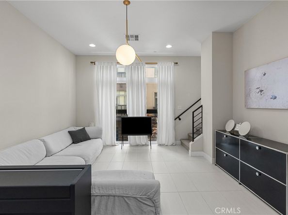 2753 Waverly Drive 705, Los Angeles CA 90039