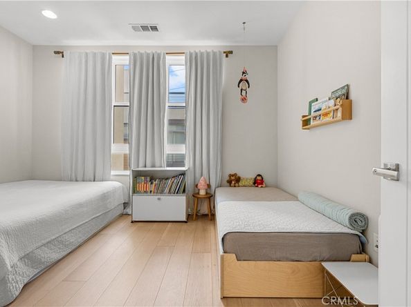 2753 Waverly Drive 705, Los Angeles CA 90039