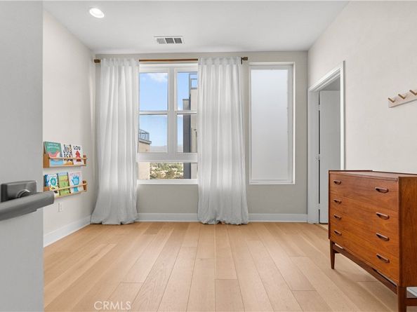 2753 Waverly Drive 705, Los Angeles CA 90039