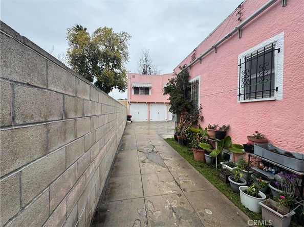 529 W 56th Street, Los Angeles CA 90037