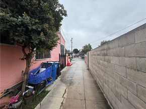 529 W 56th Street, Los Angeles CA 90037