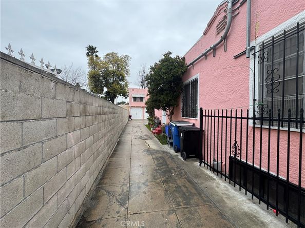 529 W 56th Street, Los Angeles CA 90037