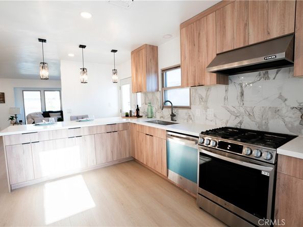9821 S 8th Avenue, Inglewood CA 90305