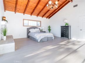 9821 S 8th Avenue, Inglewood CA 90305