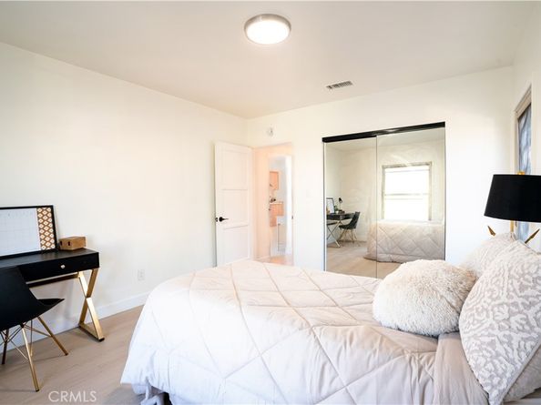 9821 S 8th Avenue, Inglewood CA 90305