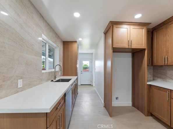 3011 5th, Los Angeles CA 90018