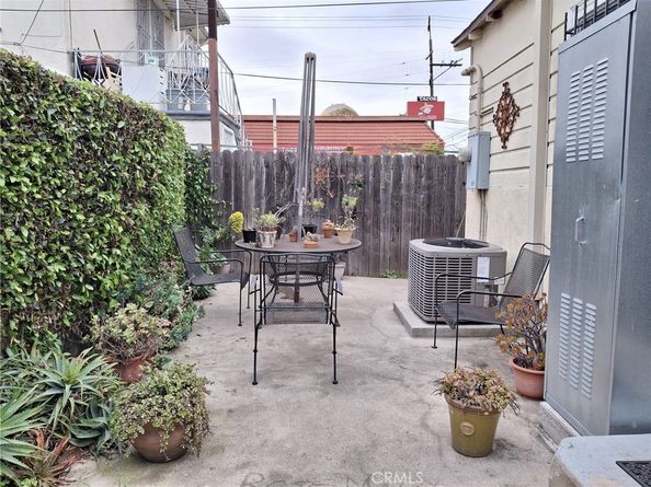 1346 W Century Boulevard, Los Angeles CA 90044