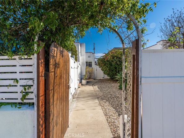 5516 Willowcrest, North Hollywood CA 91601