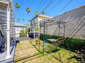 656 W Glenoaks Boulevard, Glendale CA 91202