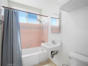 656 W Glenoaks Boulevard, Glendale CA 91202