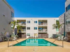 949 N Kings 215, West Hollywood CA 90069