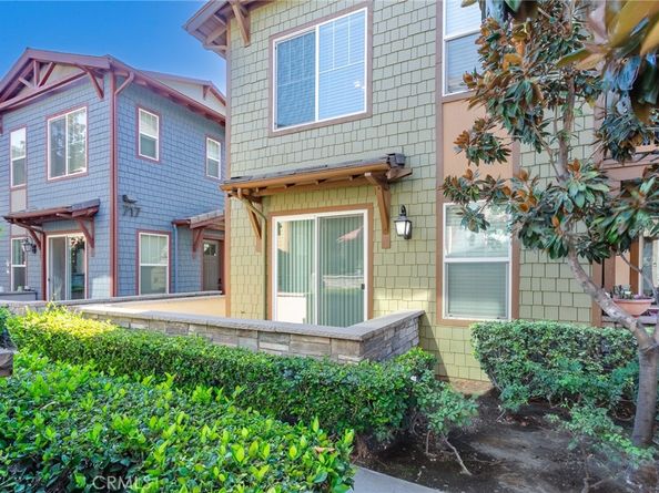 717 S Azusa Avenue F, Azusa CA 91702