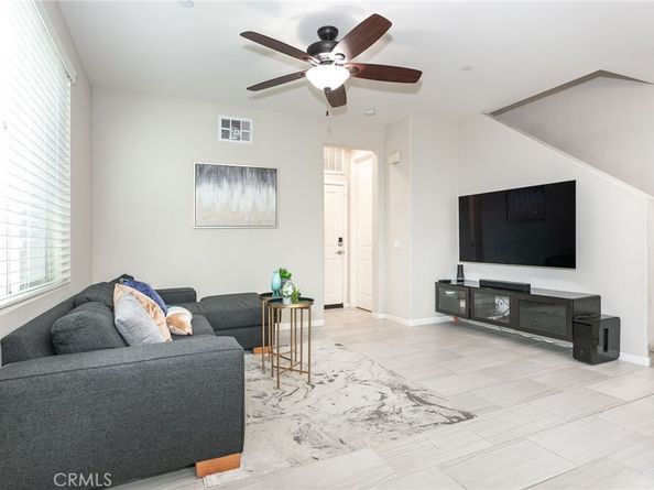 717 S Azusa Avenue F, Azusa CA 91702