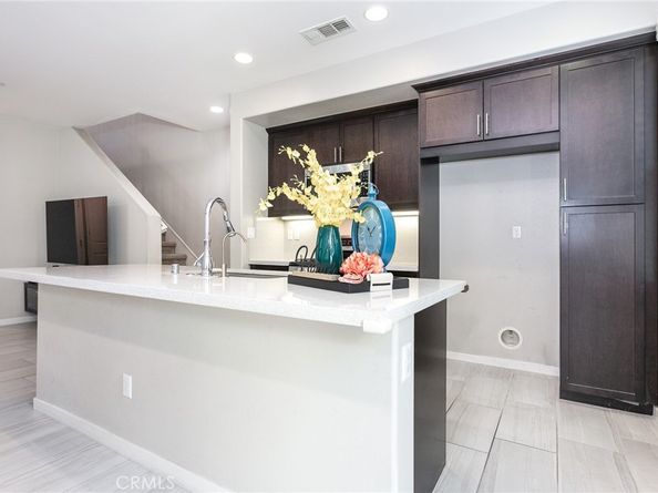 717 S Azusa Avenue F, Azusa CA 91702