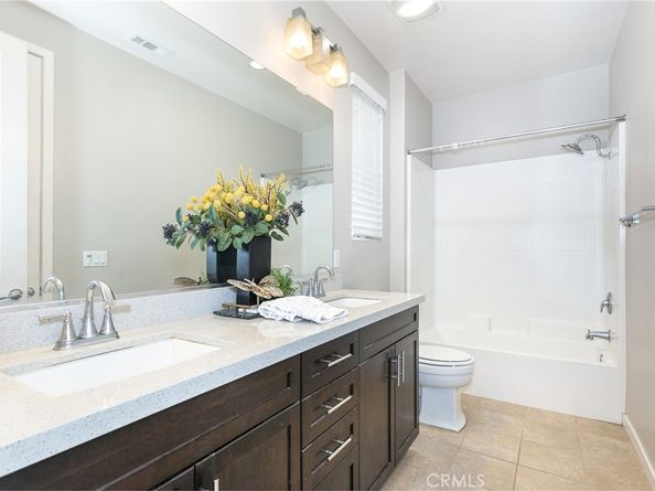 717 S Azusa Avenue F, Azusa CA 91702