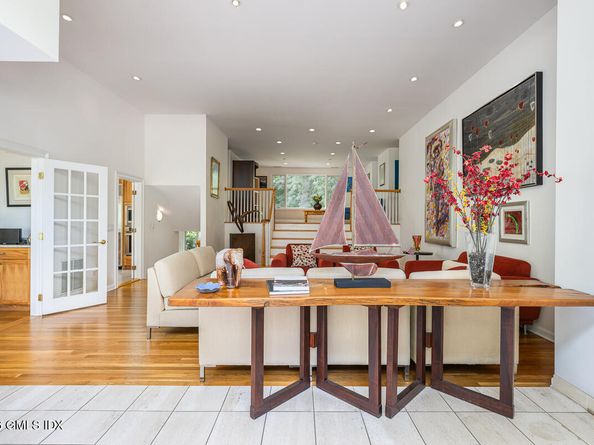1 Deepwoods Lane, Old Greenwich CT 06870