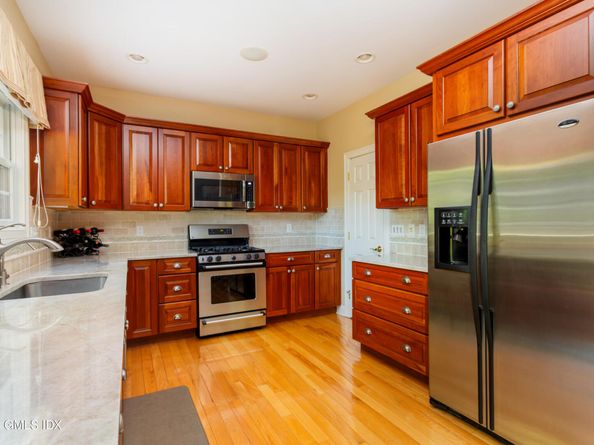 105 Hamilton Avenue 9, Greenwich CT 06830