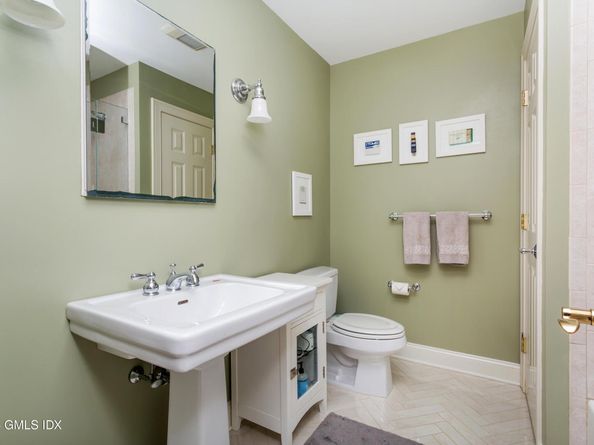 105 Hamilton Avenue 9, Greenwich CT 06830