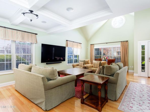 105 Hamilton Avenue 9, Greenwich CT 06830