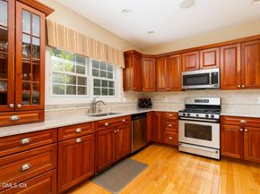 105 Hamilton Avenue 9, Greenwich CT 06830