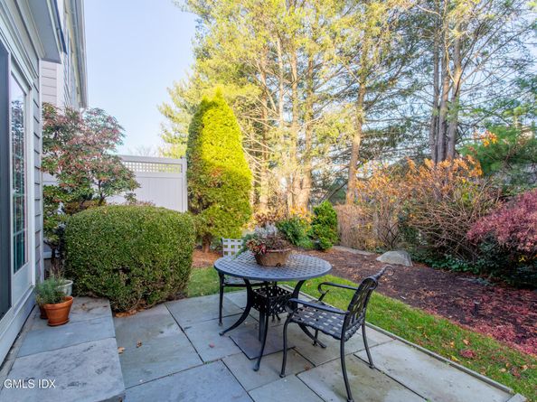 105 Hamilton Avenue 9, Greenwich CT 06830