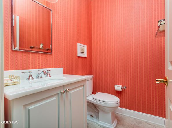 105 Hamilton Avenue 9, Greenwich CT 06830