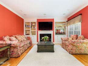 105 Hamilton Avenue 9, Greenwich CT 06830