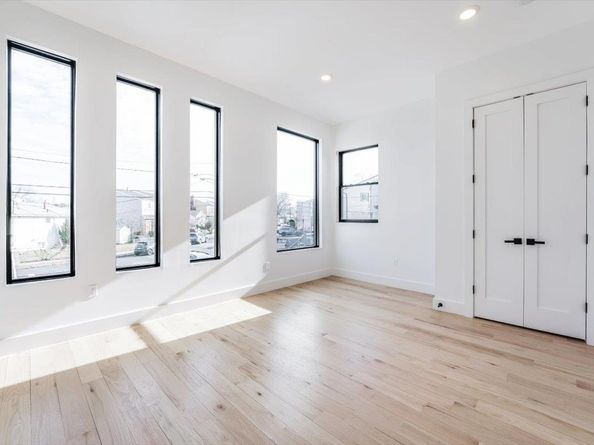 33 Suburbia Ct 1, Jersey City NJ 07305