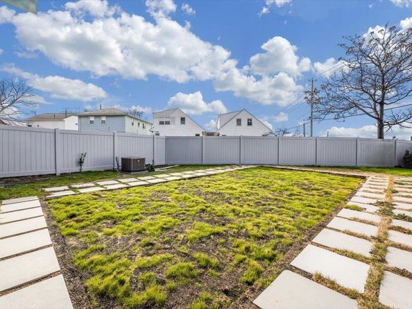 33 Suburbia Ct 1, Jersey City NJ 07305