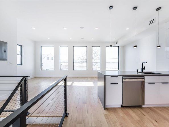 33 Suburbia Ct 1, Jersey City NJ 07305