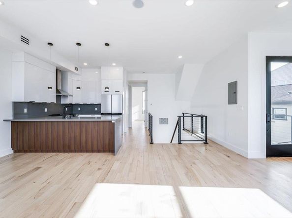 33 Suburbia Ct 1, Jersey City NJ 07305