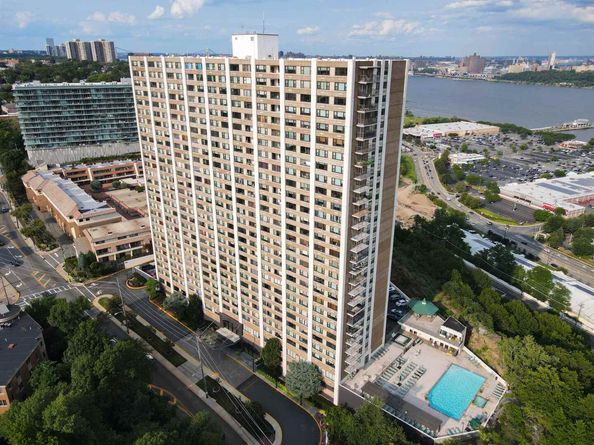 250 Gorge Rd 14J, Cliffside Park NJ 07010