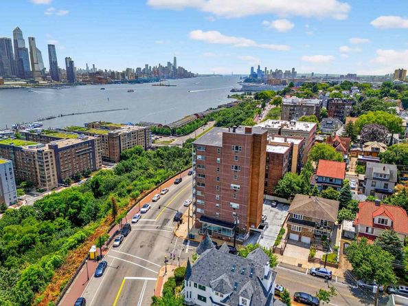 899 Blvd East 4O, Weehawken NJ 07086