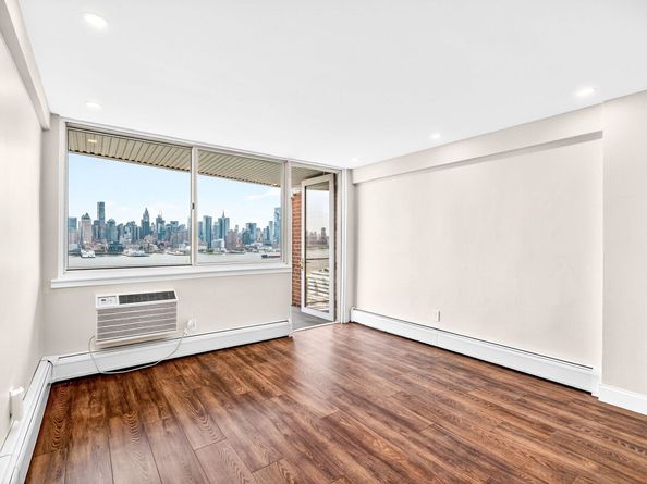 899 Blvd East 4O, Weehawken NJ 07086