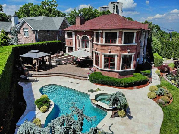 2 Euclid Rd, Fort Lee NJ 07024
