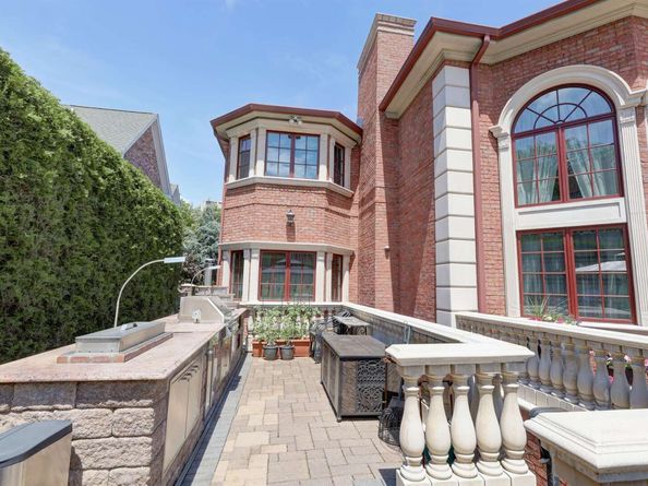 2 Euclid Rd, Fort Lee NJ 07024